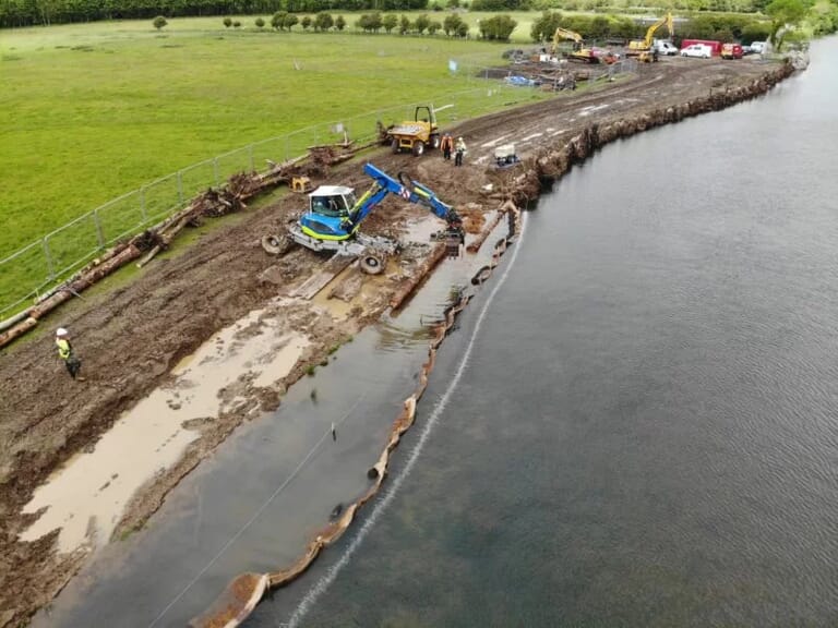 Silt-control-using-SiltMats-and-Bubble-barrier-Yearl-Weir-800x600.jpg-1