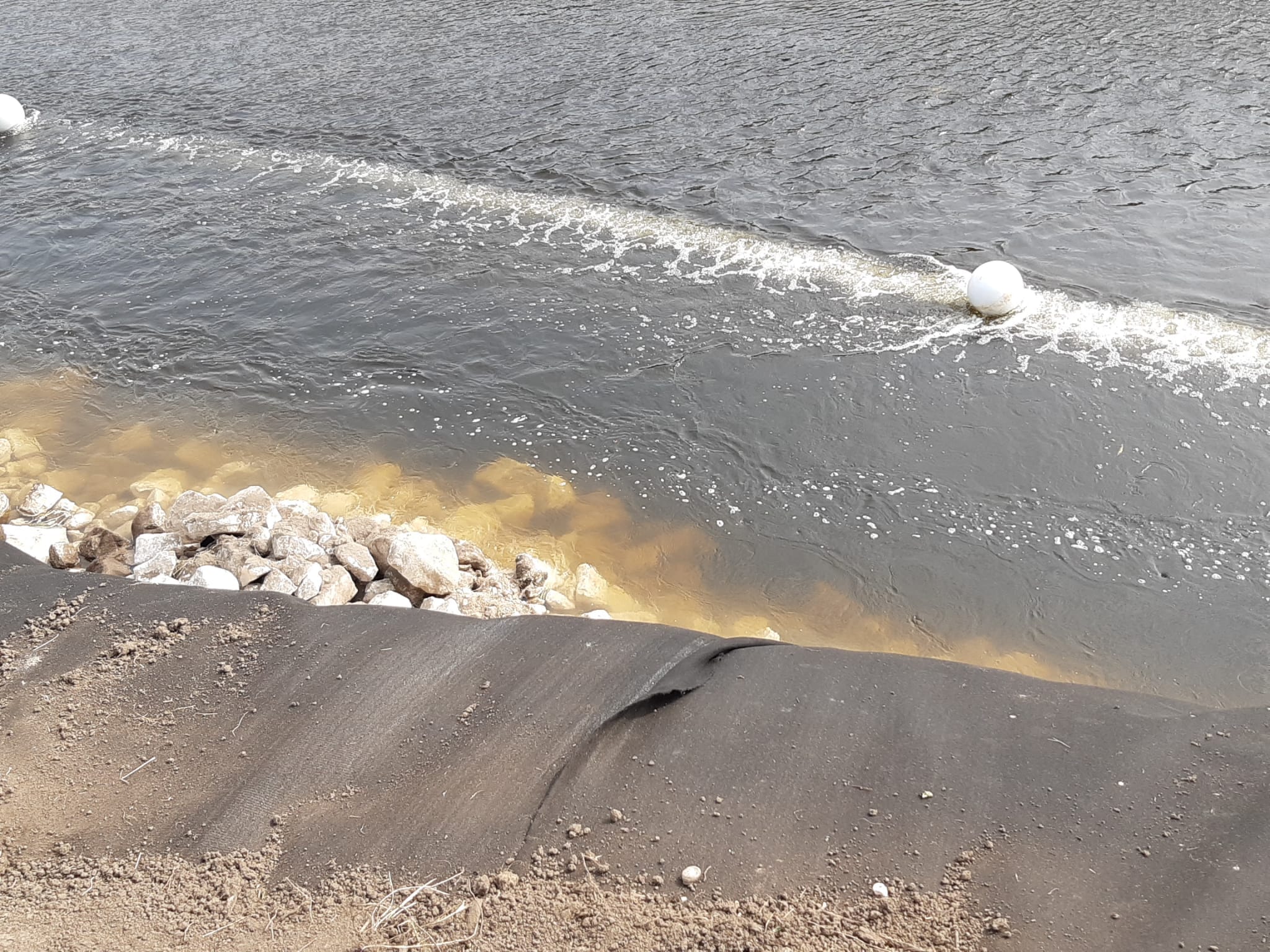 Bubble Curtain on River Don used by BAM (1)