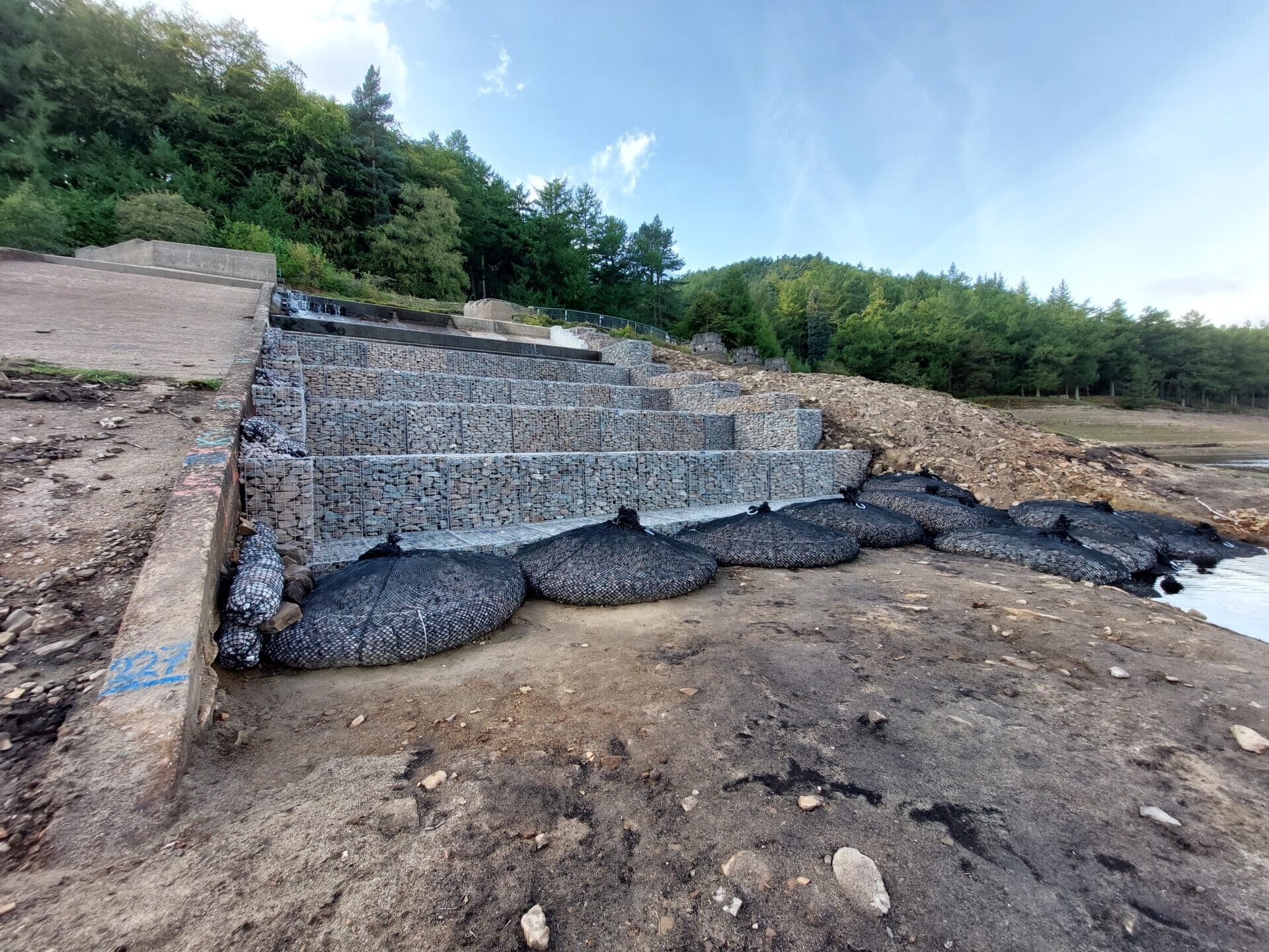 Bubble-Curtain-to-hold-back-pollution-in-Derwent20231017_144036
