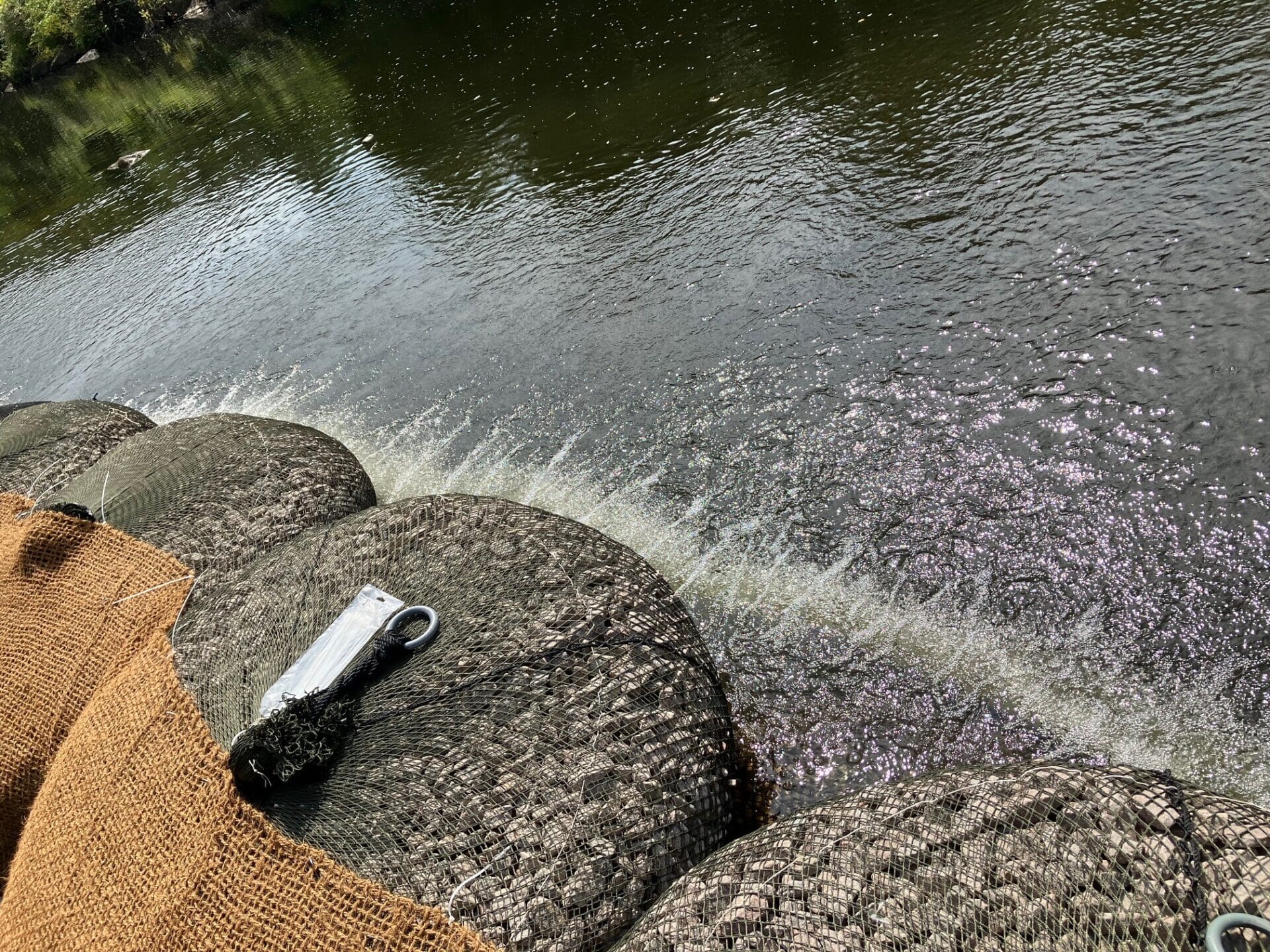 Salix-Aqua-Rock-Bags-and-Frog-Environmental-Bubble-Curtain-installed-in-River-Tawe-prior-to-sheet-piling-works-commencing-as-per-requirement-of-the-FRAP